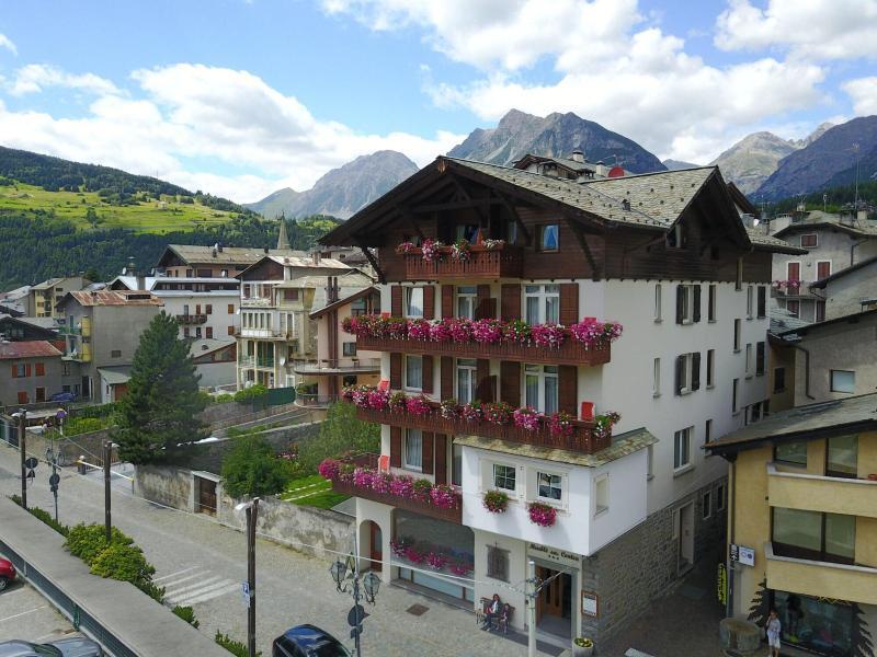 Hotel Meuble Garni Della Contea Bormio Exterior foto